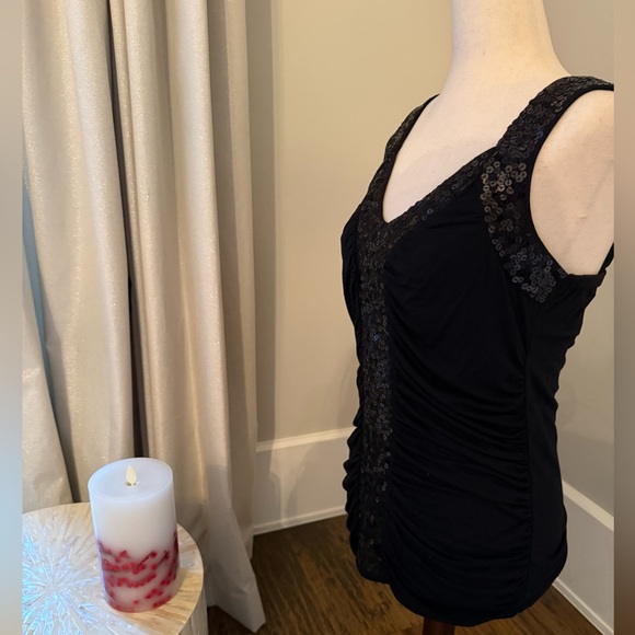 NEW W:SEQUINS! GORGEOUS SLEEVELESS BLACK SEQUINED TOP WITH SEQUINS! 😊🛍️ - Picture 7 of 7